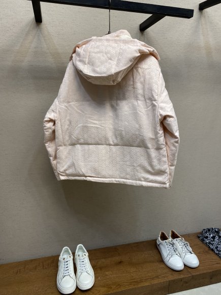 Gucci - Женская демисезонная куртка пуховик DZ_0611GU6 Gucci - Женская демисезонная куртка пуховик DZ_0611GU6