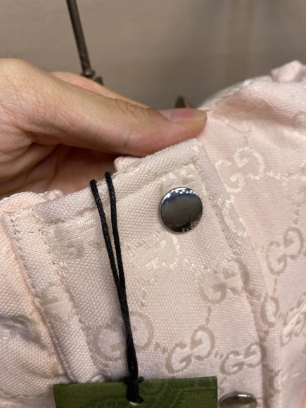 Gucci - Женская демисезонная куртка пуховик DZ_0611GU6 Gucci - Женская демисезонная куртка пуховик DZ_0611GU6