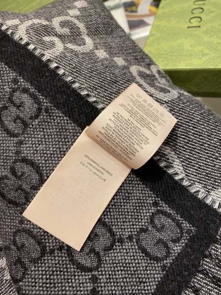 Gucci - Шерстяной шарф JX_0412GU4 Gucci - Шерстяной шарф JX_0412GU4