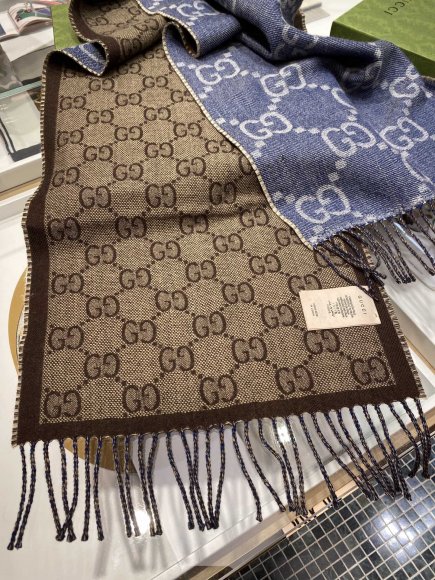 Gucci - Шерстяной шарф JX_0412GU4 Gucci - Шерстяной шарф JX_0412GU4
