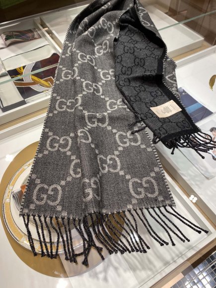 Gucci - Шерстяной шарф JX_0412GU4 Gucci - Шерстяной шарф JX_0412GU4