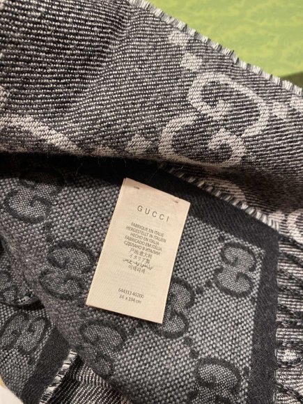 Gucci - Шерстяной шарф JX_0412GU4 Gucci - Шерстяной шарф JX_0412GU4