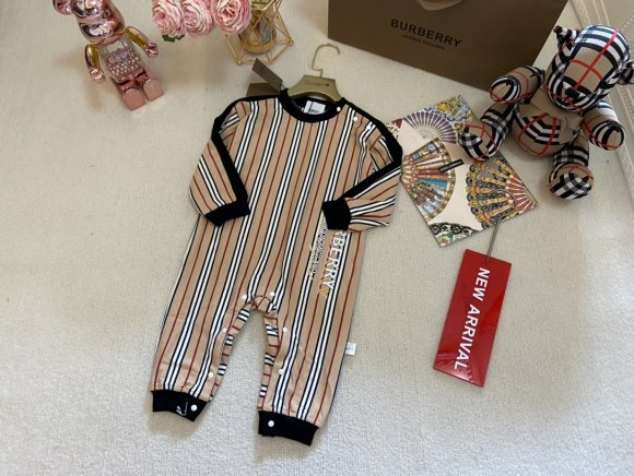 Burberry - Детский комбинезон слип QK_1308BU5