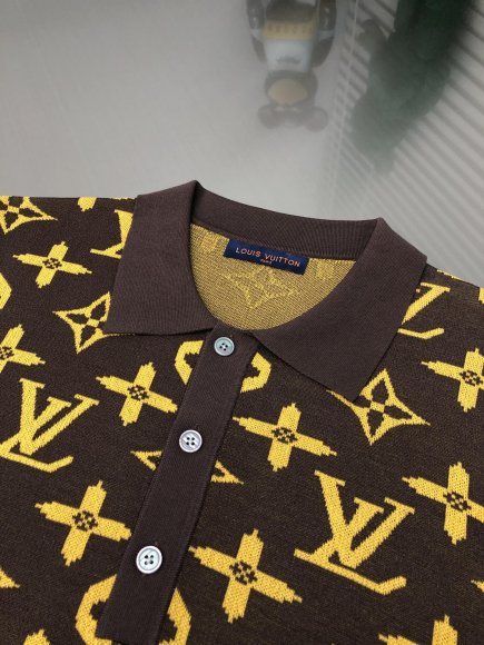 Louis Vuitton - Мужская трикотажная футболка майка поло DZ_2203LV14 Louis Vuitton - Мужская трикотажная футболка майка поло DZ_2203LV14