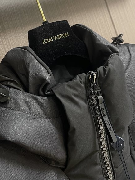 Louis Vuitton - Мужская куртка пуховик DZ_0611LV7 Louis Vuitton - Мужская куртка пуховик DZ_0611LV7