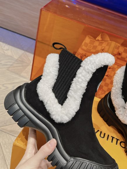 Louis Vuitton - Женские ботинки сапоги MO_2612LV2 Louis Vuitton - Женские ботинки сапоги MO_2612LV2