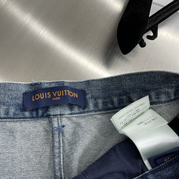 Louis Vuitton - Мужские джинсовые шорты TJ_2207LV2 Louis Vuitton - Мужские джинсовые шорты TJ_2207LV2
