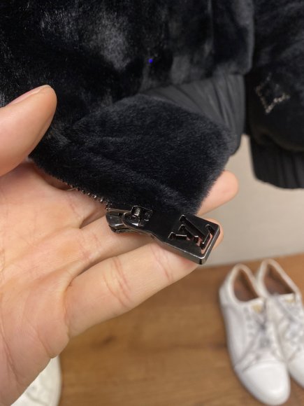 Louis Vuitton - Мужская куртка ветровка толстовка DZ_1702LV1 Louis Vuitton - Мужская куртка ветровка толстовка DZ_1702LV1