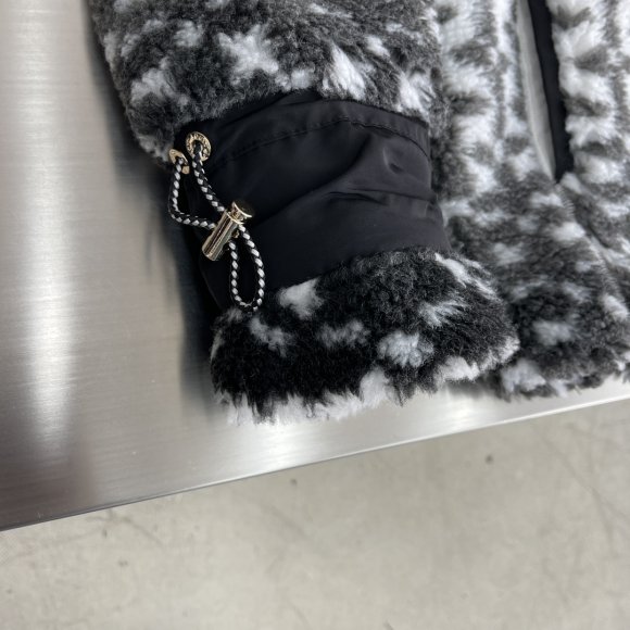 Louis Vuitton - Мужская куртка ветровка толстовка TJ_2712LV1 Louis Vuitton - Мужская куртка ветровка толстовка TJ_2712LV1