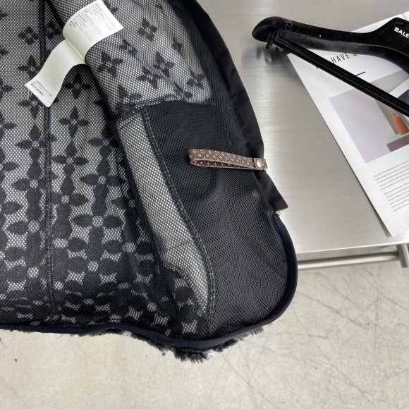 Louis Vuitton - Мужская куртка ветровка толстовка TJ_2712LV1 Louis Vuitton - Мужская куртка ветровка толстовка TJ_2712LV1