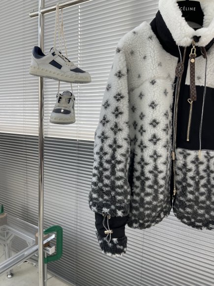 Louis Vuitton - Мужская куртка ветровка толстовка TJ_2712LV1 Louis Vuitton - Мужская куртка ветровка толстовка TJ_2712LV1