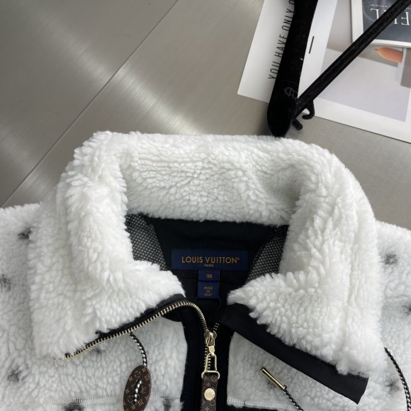 Louis Vuitton - Мужская куртка ветровка толстовка TJ_2712LV1 Louis Vuitton - Мужская куртка ветровка толстовка TJ_2712LV1