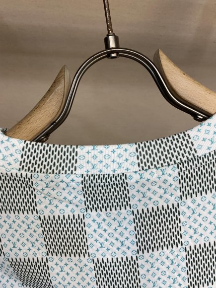 Louis Vuitton - Мужская футболка майка DZ_0705LV5 Louis Vuitton - Мужская футболка майка DZ_0705LV5