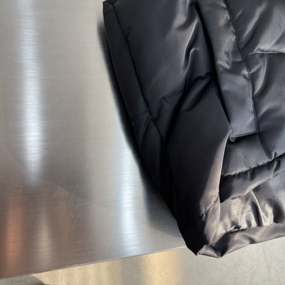 Balenciaga - Мужской жилет пуховик DZ_0810BA10 Balenciaga - Мужской жилет пуховик DZ_0810BA10