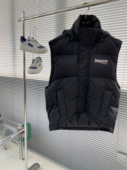 Balenciaga - Мужской жилет пуховик DZ_0810BA10 Balenciaga - Мужской жилет пуховик DZ_0810BA10