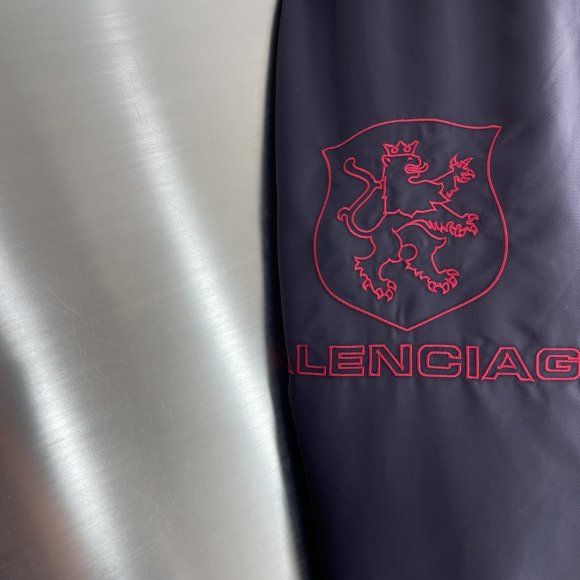 Balenciaga - Мужкая куртка ветровка бомбер TJ_2712BA2 Balenciaga - Мужкая куртка ветровка бомбер TJ_2712BA2