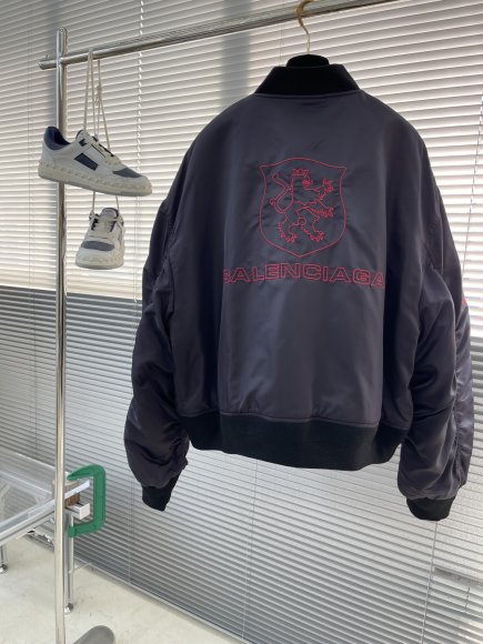 Balenciaga - Мужкая куртка ветровка бомбер TJ_2712BA2 Balenciaga - Мужкая куртка ветровка бомбер TJ_2712BA2