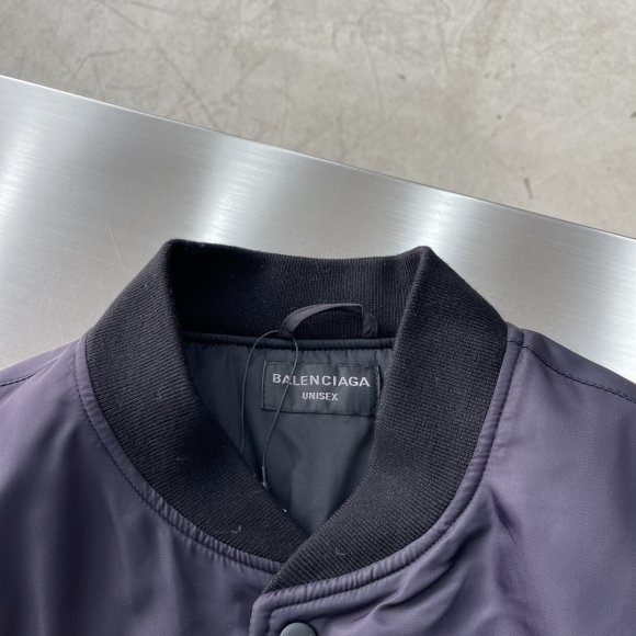 Balenciaga - Мужкая куртка ветровка бомбер TJ_2712BA2 Balenciaga - Мужкая куртка ветровка бомбер TJ_2712BA2
