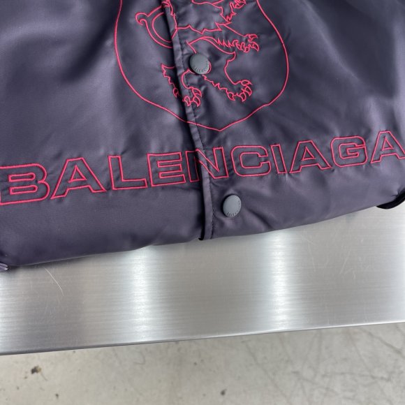 Balenciaga - Мужкая куртка ветровка бомбер TJ_2712BA2 Balenciaga - Мужкая куртка ветровка бомбер TJ_2712BA2