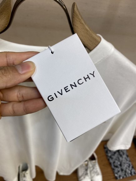 Givenchy - Мужская футболка майка DZ_1702GI3