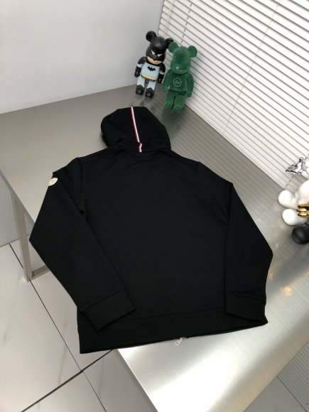 Moncler - Мужской спортивный костюм DZ_2410MO9 Moncler - Мужской спортивный костюм DZ_2410MO9