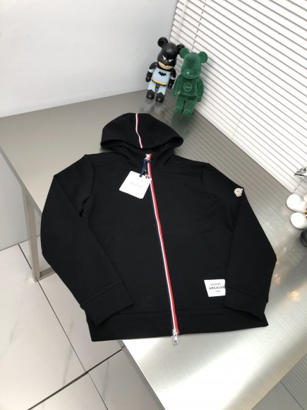 Moncler - Мужской спортивный костюм DZ_2410MO9 Moncler - Мужской спортивный костюм DZ_2410MO9