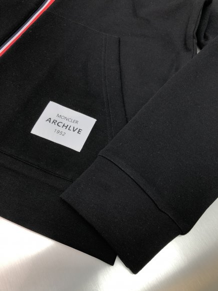 Moncler - Мужской спортивный костюм DZ_2410MO9 Moncler - Мужской спортивный костюм DZ_2410MO9