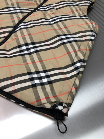 Burberry - Мужской двусторонний жилет пуховик DZ_0512BU2 Burberry - Мужской двусторонний жилет пуховик DZ_0512BU2