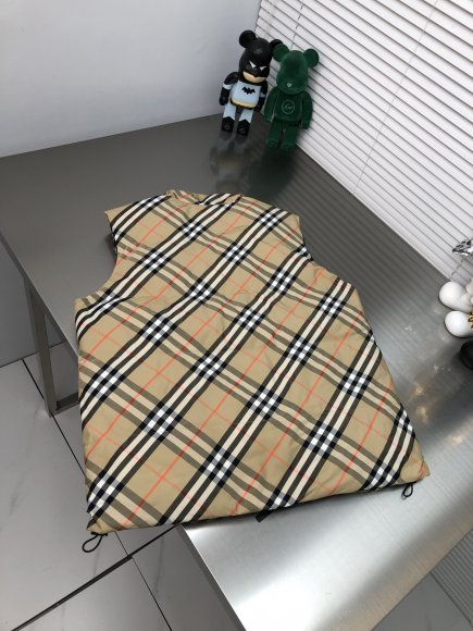 Burberry - Мужской двусторонний жилет пуховик DZ_0512BU2 Burberry - Мужской двусторонний жилет пуховик DZ_0512BU2