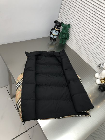 Burberry - Мужской двусторонний жилет пуховик DZ_0512BU2 Burberry - Мужской двусторонний жилет пуховик DZ_0512BU2