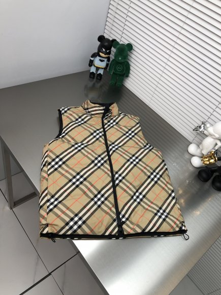 Burberry - Мужской двусторонний жилет пуховик DZ_0512BU2 Burberry - Мужской двусторонний жилет пуховик DZ_0512BU2