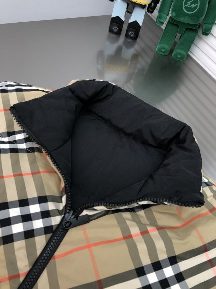 Burberry - Мужской двусторонний жилет пуховик DZ_0512BU2 Burberry - Мужской двусторонний жилет пуховик DZ_0512BU2