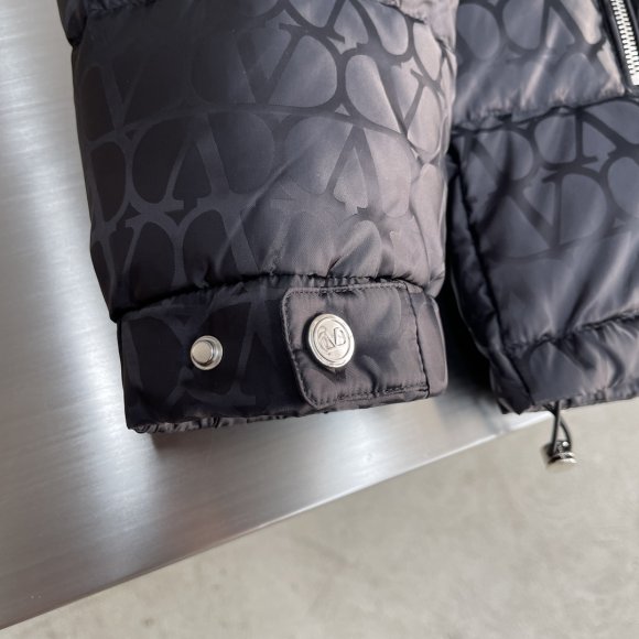 Valentino - Мужская куртка пуховик DZ_2612VA5 Valentino - Мужская куртка пуховик DZ_2612VA5