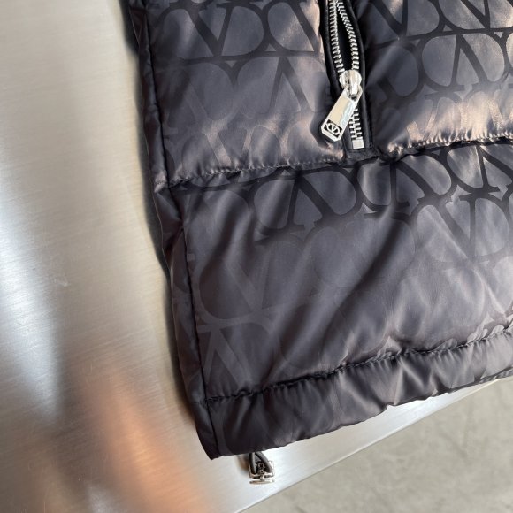 Valentino - Мужская куртка пуховик DZ_2612VA5 Valentino - Мужская куртка пуховик DZ_2612VA5