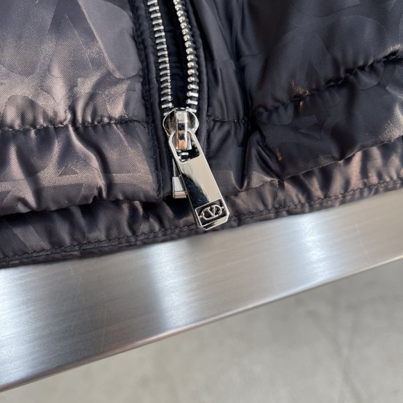 Valentino - Мужская куртка пуховик DZ_2612VA5 Valentino - Мужская куртка пуховик DZ_2612VA5