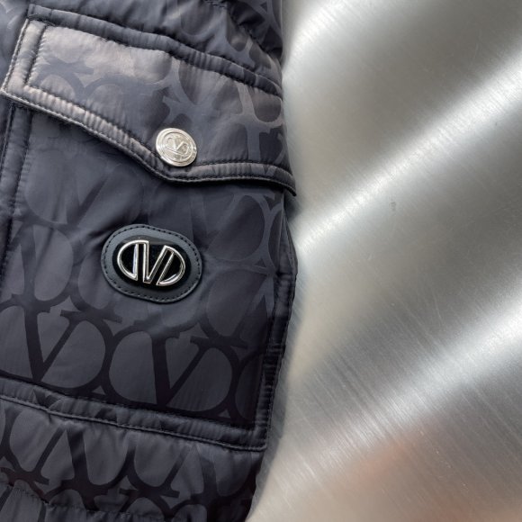 Valentino - Мужская куртка пуховик DZ_2612VA5 Valentino - Мужская куртка пуховик DZ_2612VA5