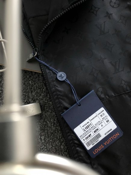 Louis Vuitton - Мужская куртка ветровка DF_0910LV3 Louis Vuitton - Мужская куртка ветровка DF_0910LV3