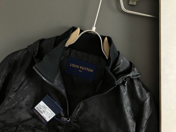 Louis Vuitton - Мужская куртка ветровка DF_0910LV3 Louis Vuitton - Мужская куртка ветровка DF_0910LV3