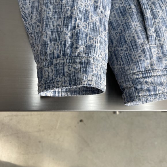 Gucci - Мужская джинсовая куртка пуховик DZ_2410GU10 Gucci - Мужская джинсовая куртка пуховик DZ_2410GU10