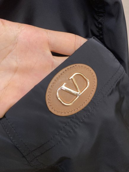 Valentino - Мужская куртка ветровка DZ_1702VA9 Valentino - Мужская куртка ветровка DZ_1702VA9