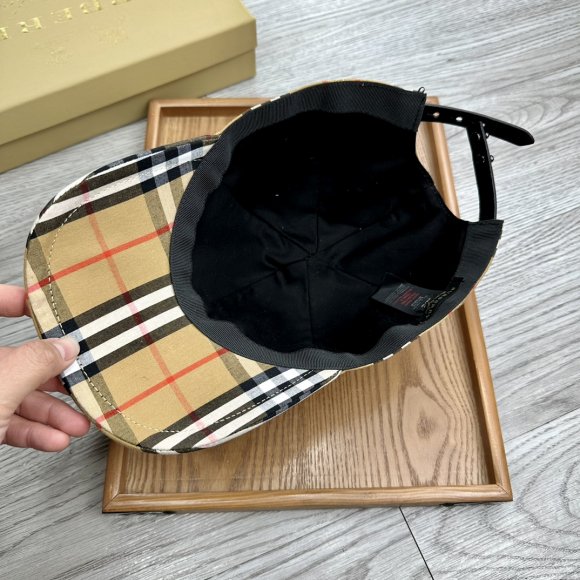 Burberry - Бейсболка кепка AO_1904BU1 Burberry - Бейсболка кепка AO_1904BU1