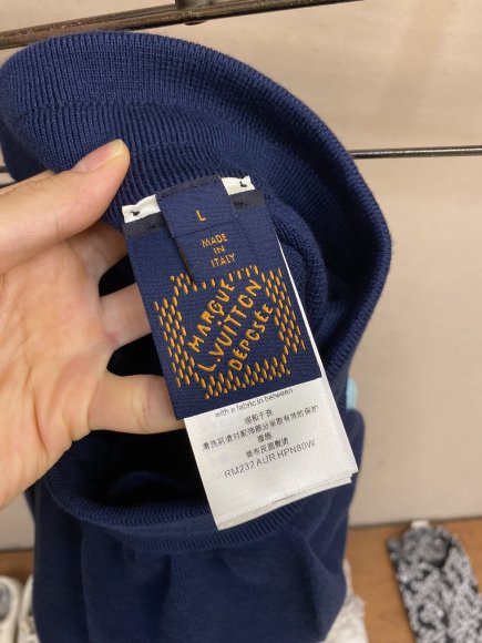 Louis Vuitton Signature - Мужские трикотажные шорты DZ_0504LV4 Louis Vuitton Signature - Мужские трикотажные шорты DZ_0504LV4