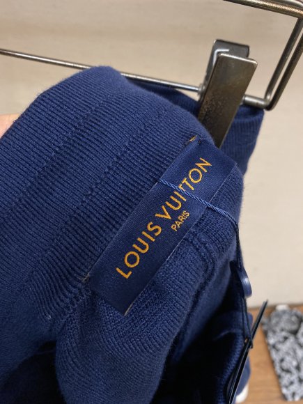 Louis Vuitton Signature - Мужские трикотажные шорты DZ_0504LV4 Louis Vuitton Signature - Мужские трикотажные шорты DZ_0504LV4