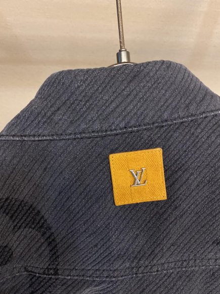 Louis Vuitton - Мужская джинсовая куртка рубашка (костюм джинсы) DZ_2111LV5 Louis Vuitton - Мужская джинсовая куртка рубашка (костюм джинсы) DZ_2111LV5