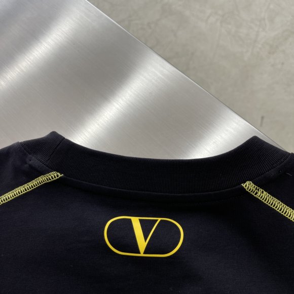 Valentino - Мужская футболка майка TJ_0207VA10 Valentino - Мужская футболка майка TJ_0207VA10