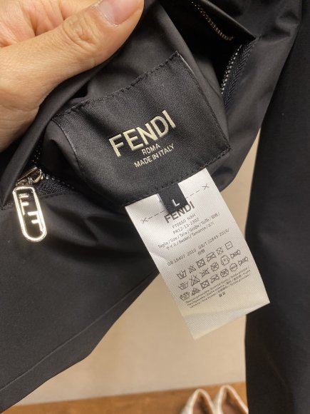 Fendi - Мужская двусторонняя куртка ветровка DZ_1702FE10
