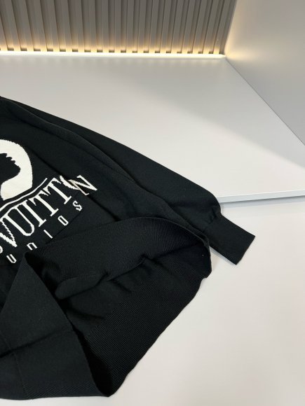 Louis Vuitton - Мужская кофта свитер DF_1101LV1