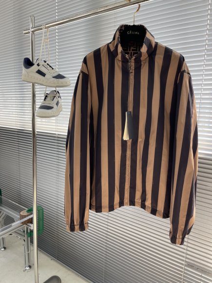 Fendi - Мужская двусторонняя куртка ветровка DZ_1109FE10 Fendi - Мужская двусторонняя куртка ветровка DZ_1109FE10