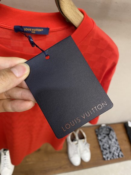 Louis Vuitton - Мужская футболка майка DZ_0504LV7 Louis Vuitton - Мужская футболка майка DZ_0504LV7