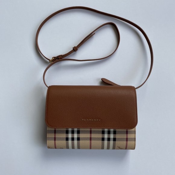 Burberry Женская сумка - мессенджер BU_1702BU6 Burberry Женская сумка - мессенджер BU_1702BU6